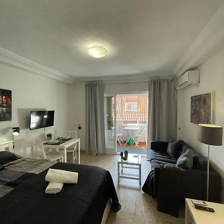 Fuengirola, Boliches - Right On The Beach. Apartment Fuengirola
